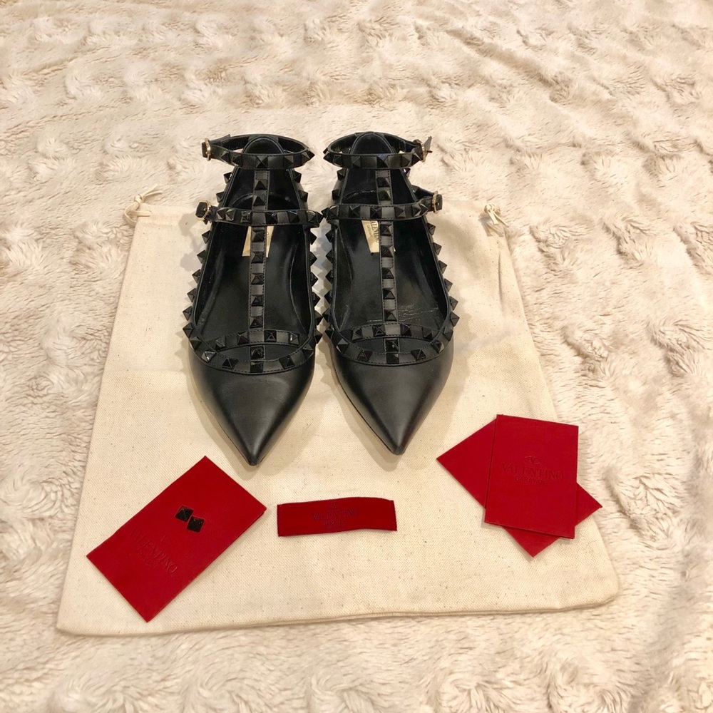 SOLDValentino Garavani Rockstud Noir Leather Flats